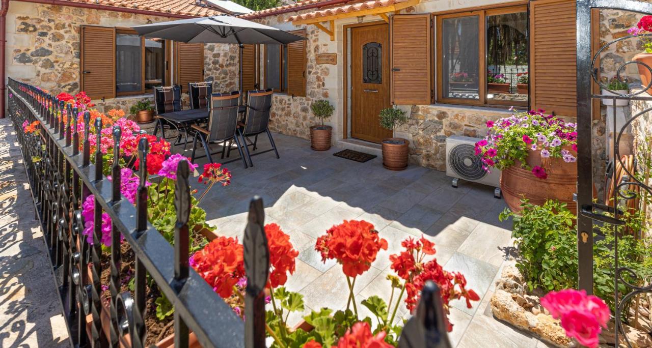 Wood And Stone Apartment Tsikalaria  Exterior photo
