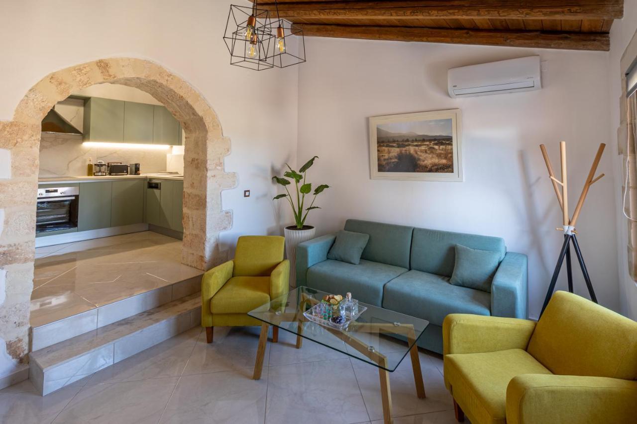Wood And Stone Apartment Tsikalaria  Exterior photo