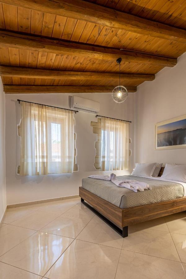 Wood And Stone Apartment Tsikalaria  Exterior photo